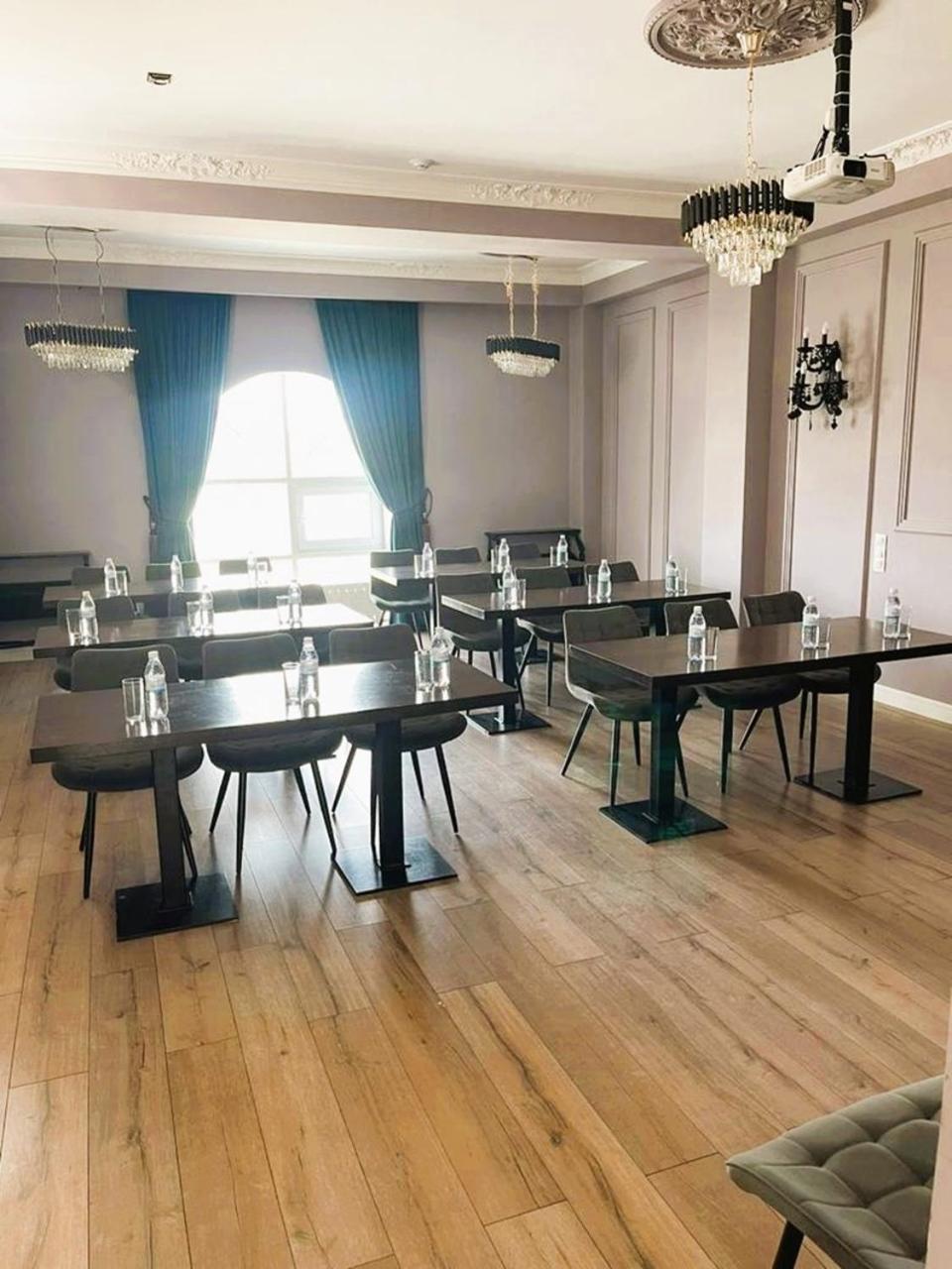 Hotel Royal Bv à Ustʼ-Kamenogorsk Extérieur photo