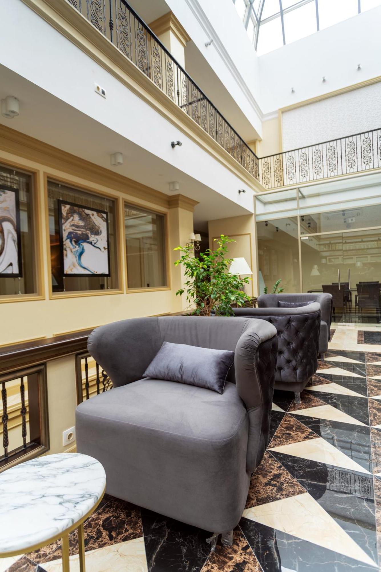 Hotel Royal Bv à Ustʼ-Kamenogorsk Extérieur photo