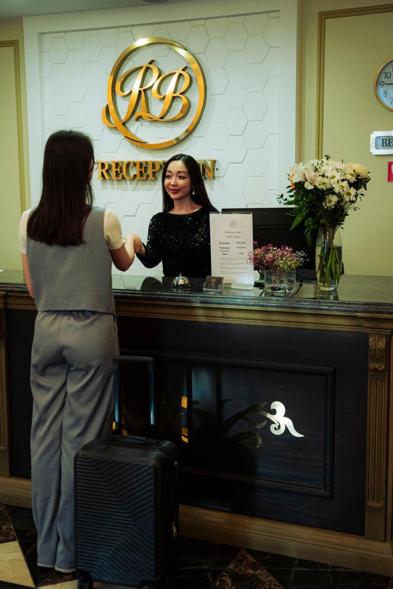 Hotel Royal Bv à Ustʼ-Kamenogorsk Extérieur photo
