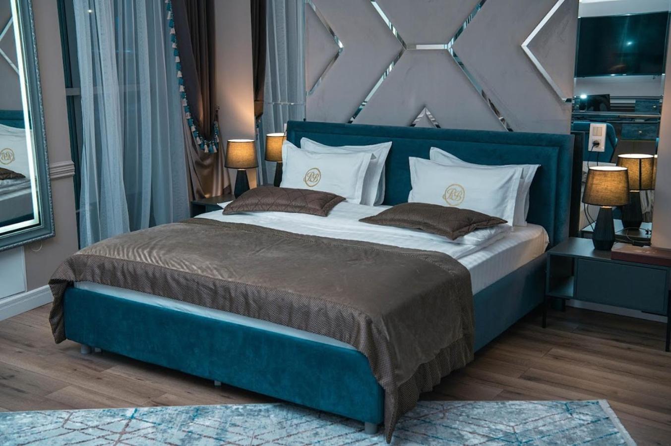 Hotel Royal Bv à Ustʼ-Kamenogorsk Chambre photo