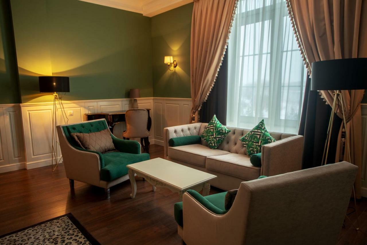 Hotel Royal Bv à Ustʼ-Kamenogorsk Extérieur photo