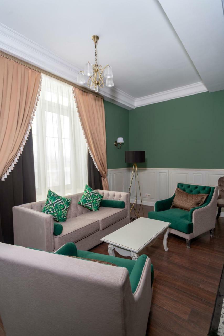 Hotel Royal Bv à Ustʼ-Kamenogorsk Extérieur photo